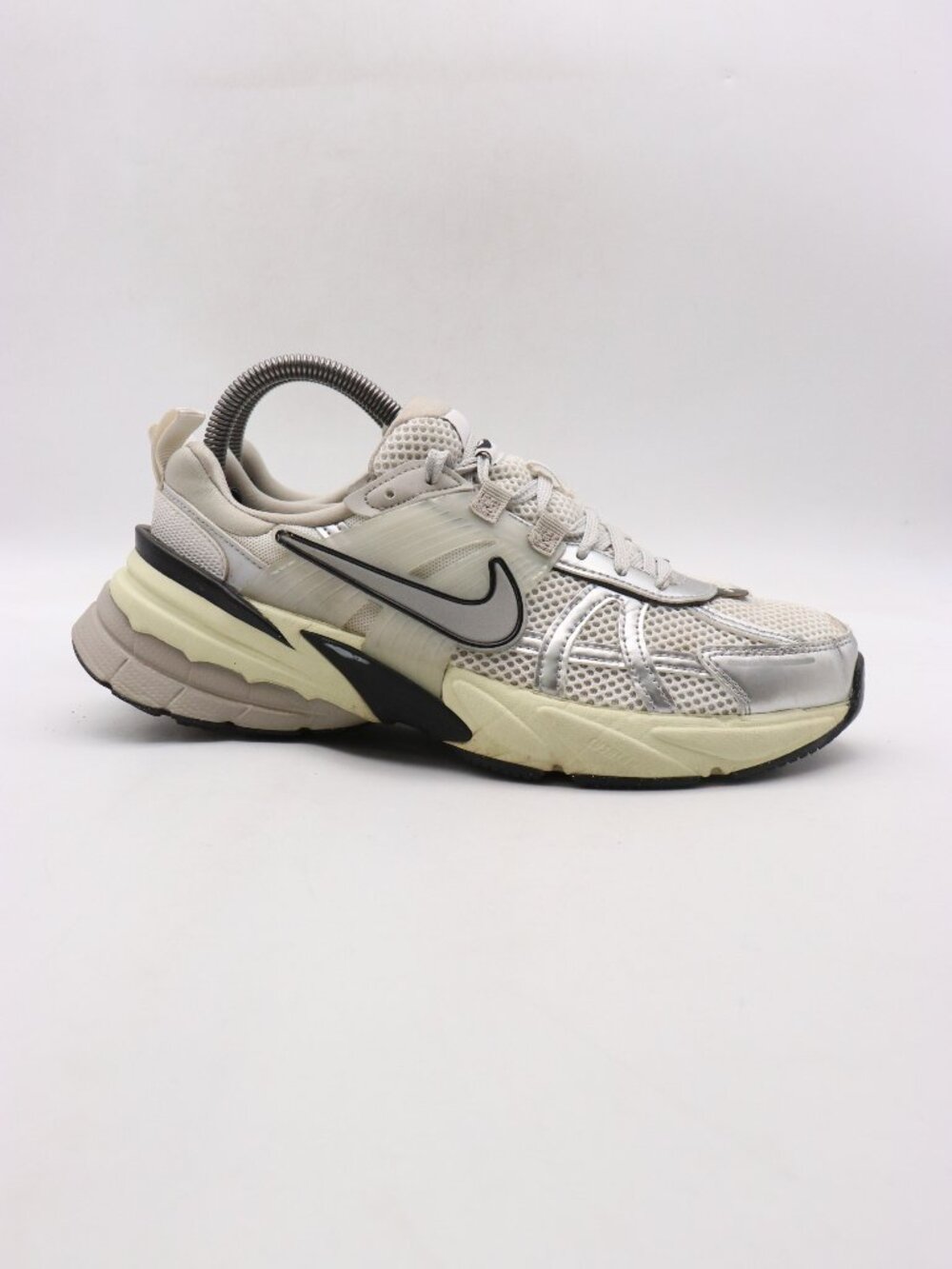 Nike V2K Run Summit Shoes Women's Sz 8 White Metallic Silver Sneakers FD0736-100